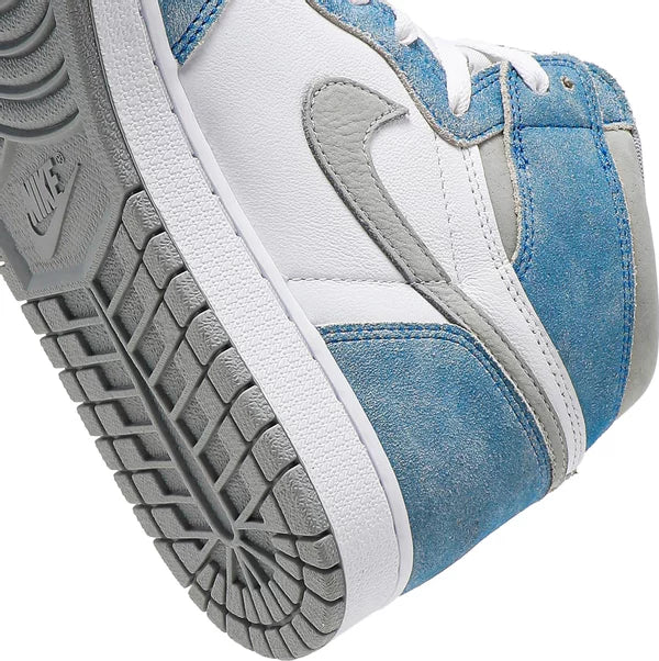 Air Jordan 1 Retro High OG 'Hyper Royal' Sneakers for Men - Genuineauthenticbrand  