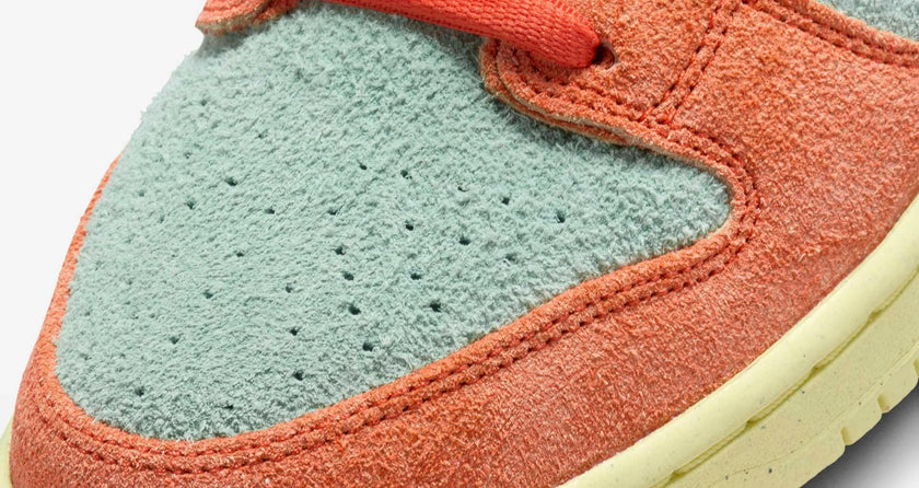 Nike SB Dunk Low Orange and Emerald Rise Nike Genuineauthenticbrand